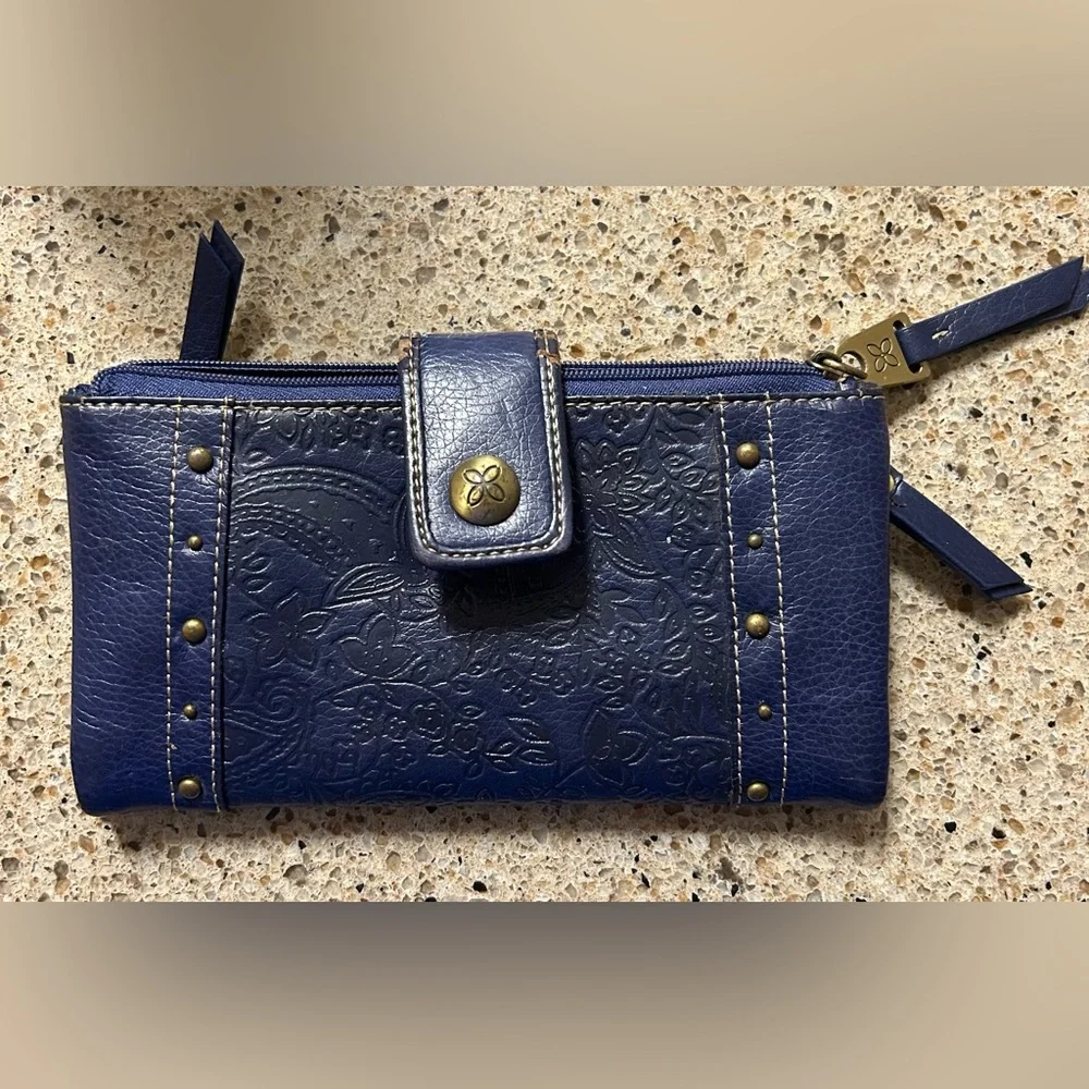 Vintage Y2K Relic Navy Floral Embossed Wallet -fossil brand
